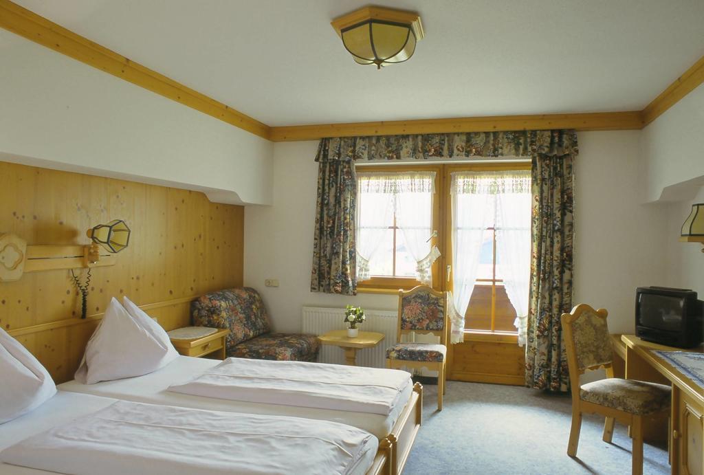 Kaiserhotel Neuwirt Oberndorf in Tirol Camera foto